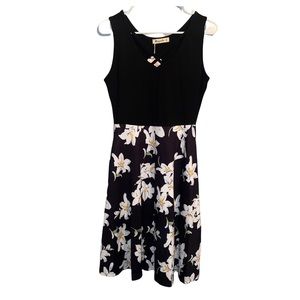 NWT Women’s Sleeveless Floral Dress Size Small Casual Dress With Pockets